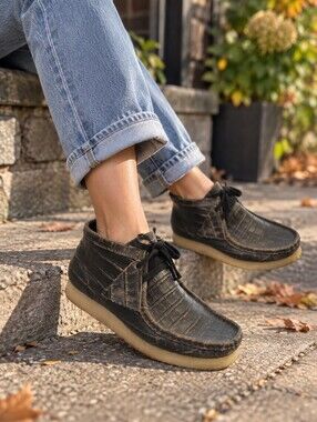 Clarks Originals Wallabee Black Croc Embossed Leather Chukka Shoes Distressed